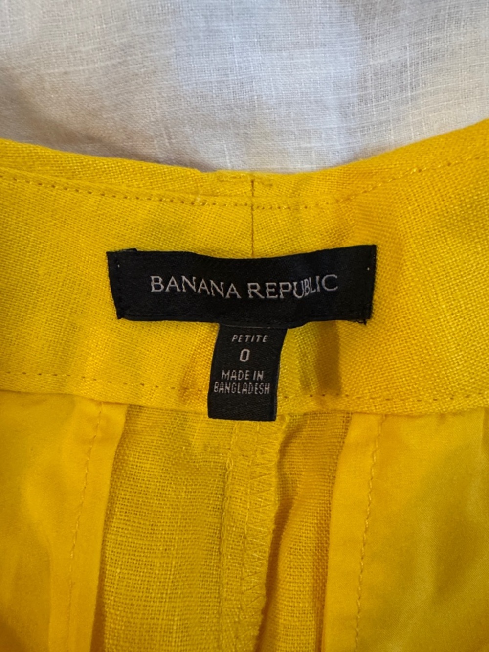 Banana Republic, tailored yellow linen shorts, womens 0.  A summer classic - Picture 8 of 12